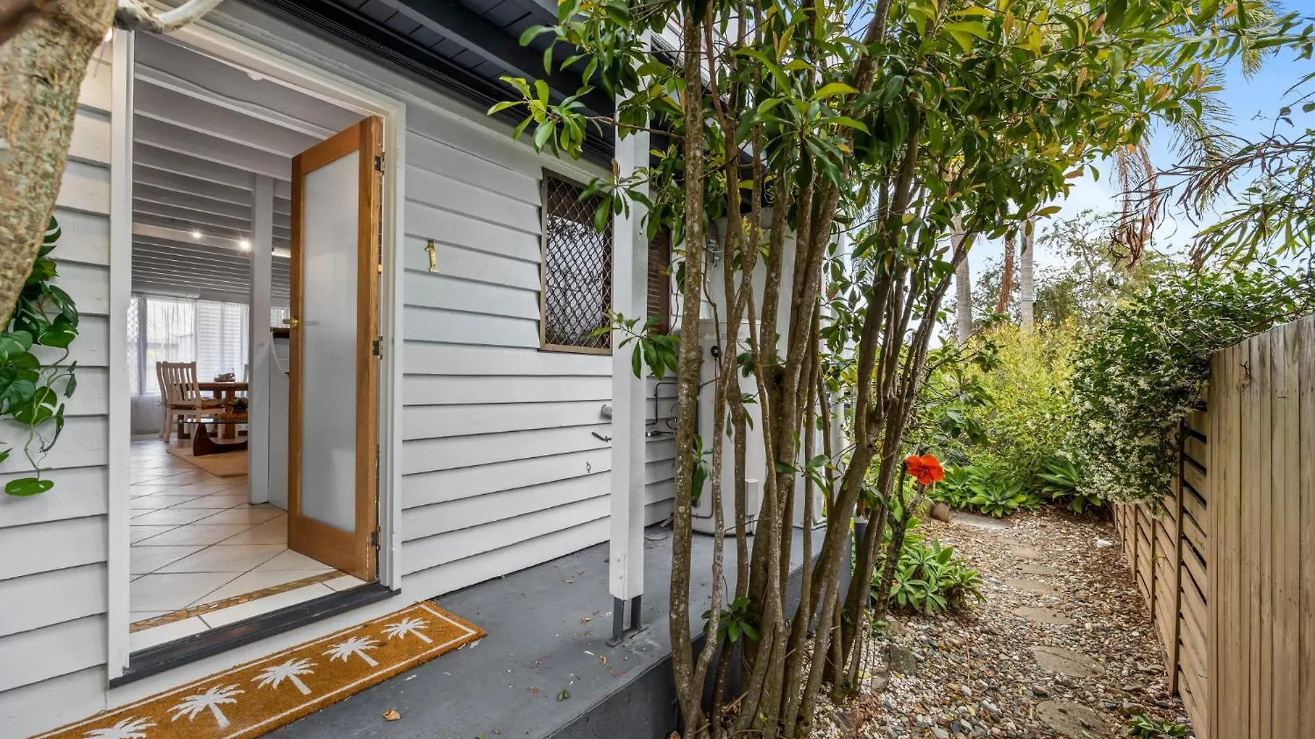Chic 2-Bed Cabin-Style Home By Mooloolaba Beach 오스트레일리아