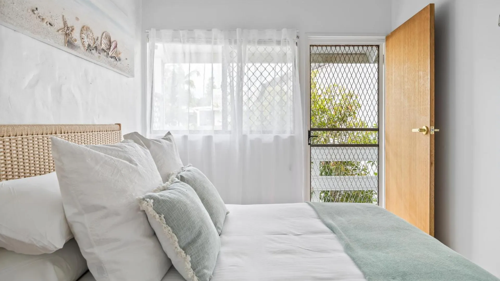 Chic 2-Bed Cabin-Style Home By Mooloolaba Beach 오스트레일리아